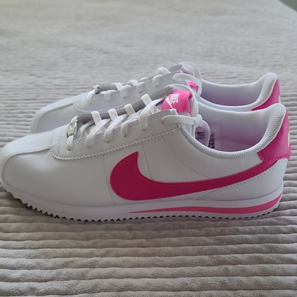 Nike Women's White and Pink Sneakers - Picture 2 of 6